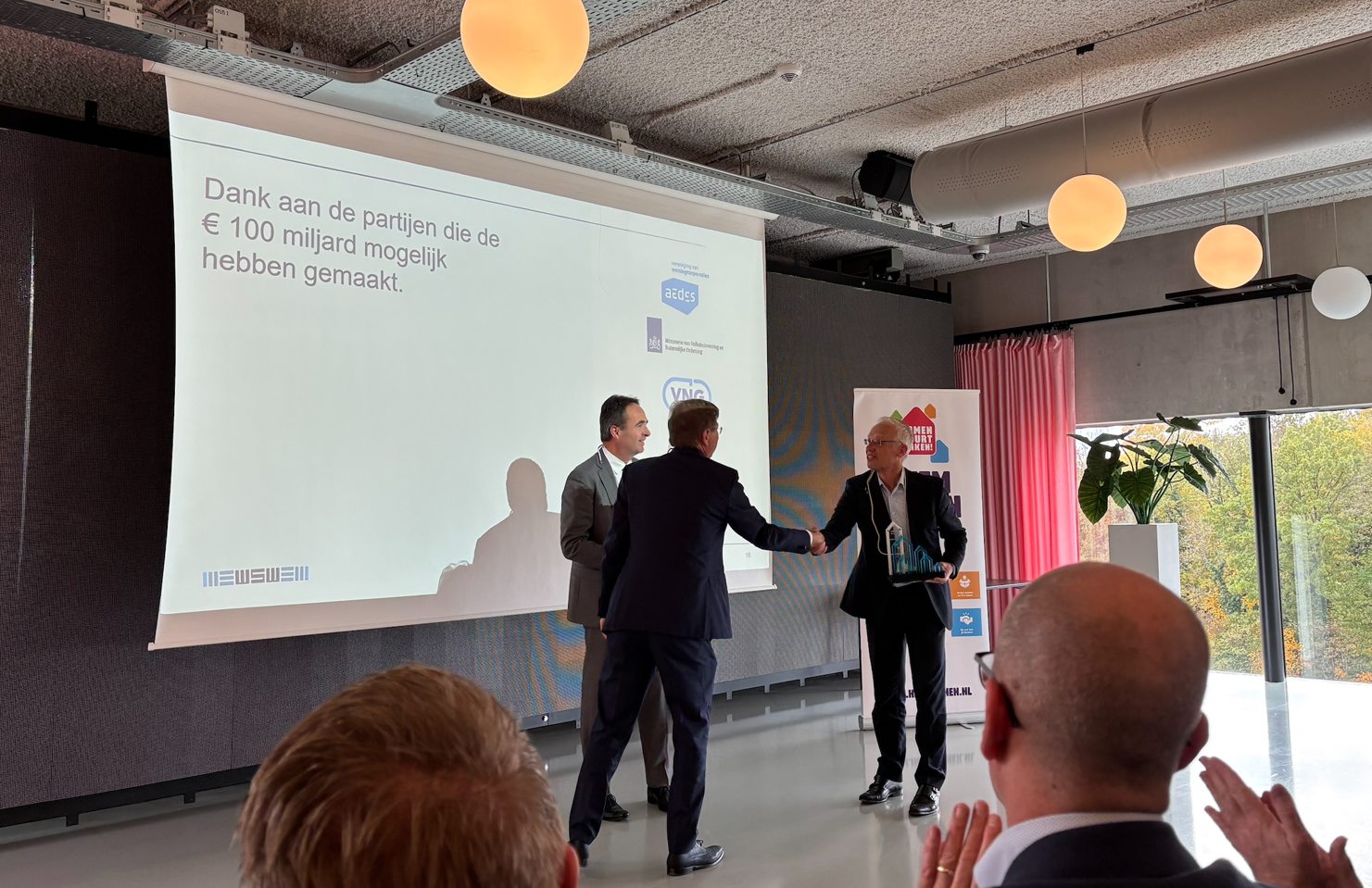 WSW 100 miljard celebration .png